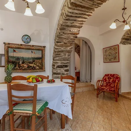 Traditional House In Feriehus Koronos