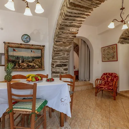 Traditional House In Feriehus Koronos
