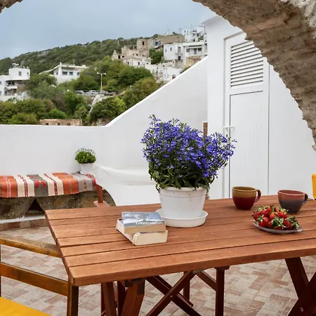 Traditional House In * Κόρωνος