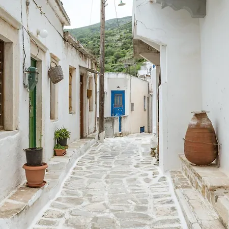 Traditional House In Κόρωνος